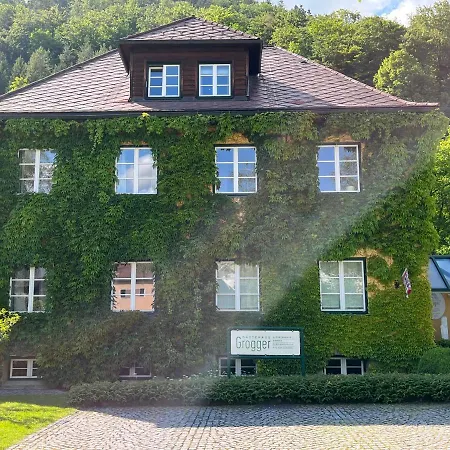 아파트 Gaestehaus Grogger *